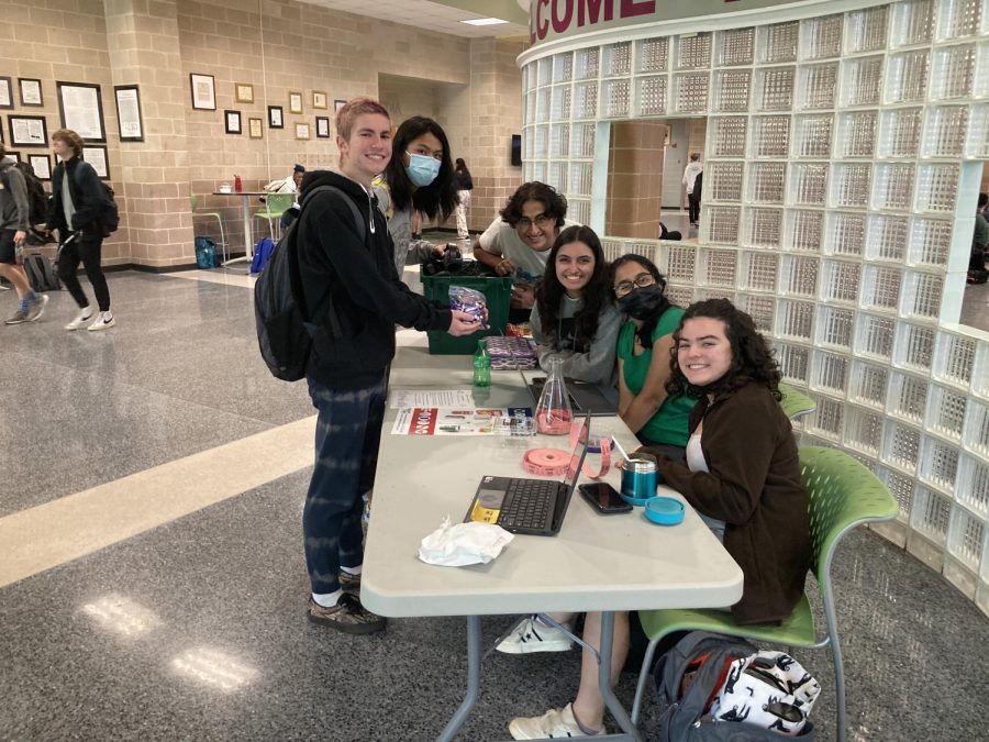 Environmental Club members spent the week in the commons at lunch facilitating various Earth Week activities. 
