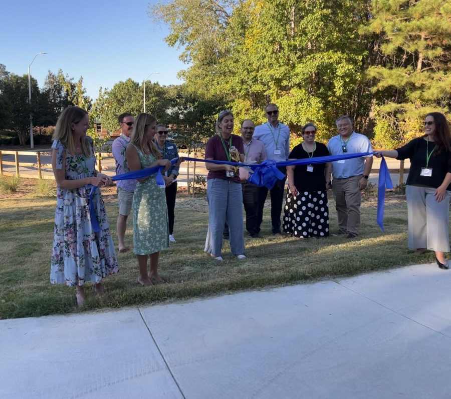 On September 27th, GHE PTA members hosted a ribbon-cutting ceremony for members of the community as well as the donors for the outdoor project.