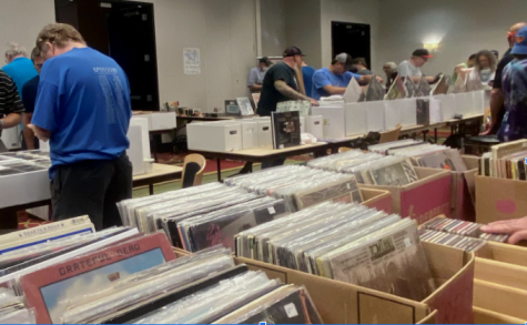 Picture of The Raleigh Collectors Show taken by one of the stands in the Hampton Inn.