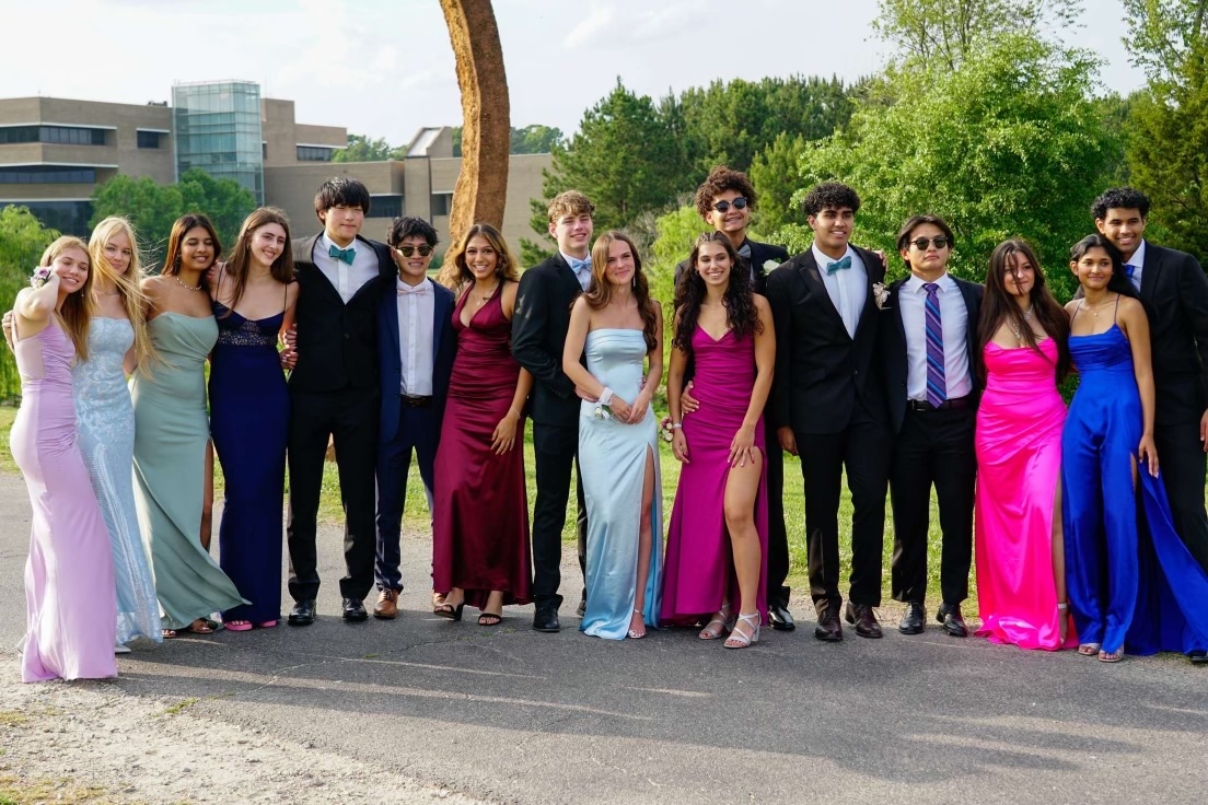 As large friend groups come together looking their best, taking pictures prom pictures is a necessary stop before the dance.