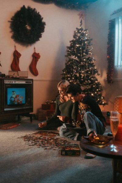 This holiday season, there are many must-see movies that help bring friends and family together for the festive season! Photo used with permission from Jakob Owens via Unsplash.