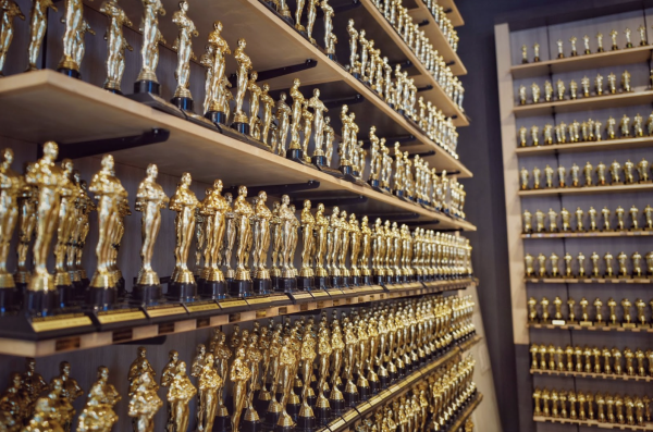 Every year, the Oscars hand out trophies to the best films of the year. Photo used with permission from Sung Jin Cho via Unsplash.
