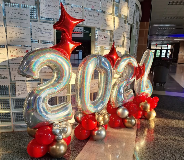 The student council decorates the commons for Homecoming. Photo used with permission from Selina Sentosa Harjo.