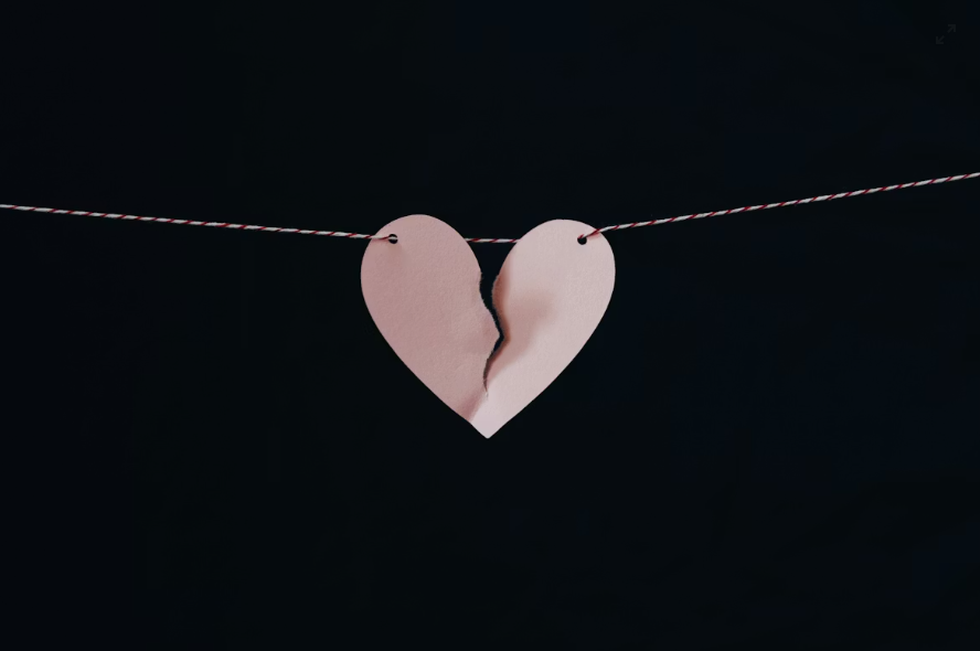 Dating in high school can be a learning experience, teaching positives and negatives of relationships. Photo used with permission from Kelly Sikkema via Unsplash.