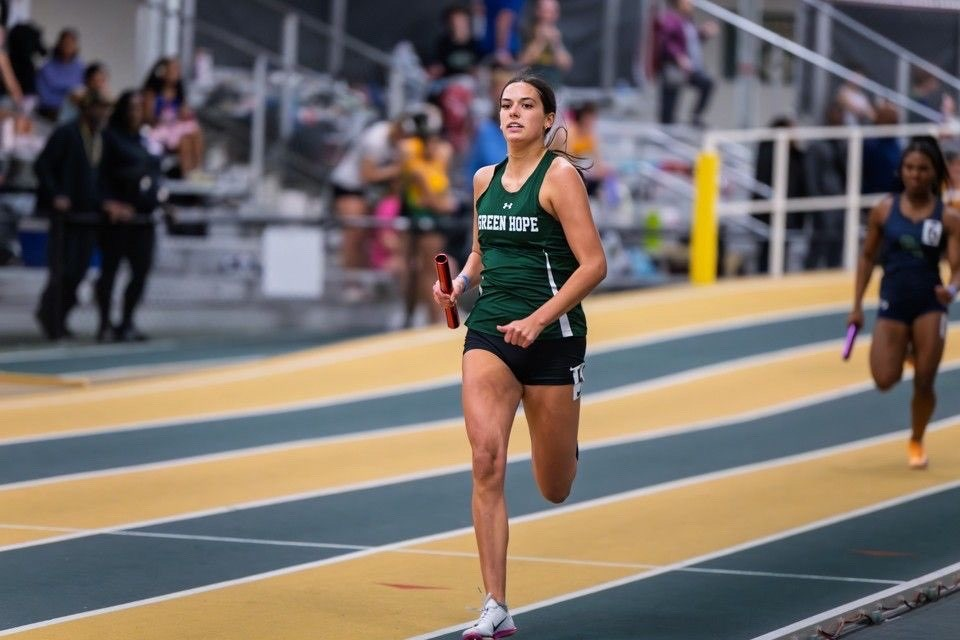 500m State Champion Ellie Beck (‘27) dashes down the final stretch in the 4x400m. Photo credit to Milesplit, permission granted by Milesplit plus membership.