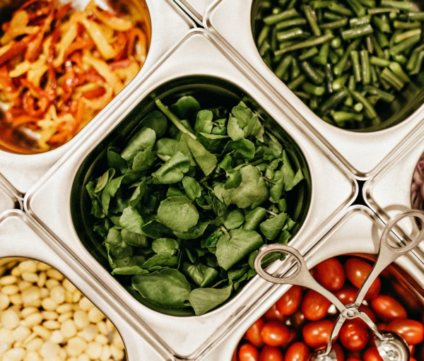 School lunches aim to provide students with flavorful, balanced meals. However, they struggle to fit every student’s needs. Photo used with permission from Jonathan Borba via Unsplash.