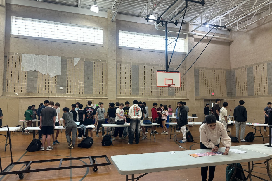 Every year, the business fair is set up in the auxiliary gym, with two circles of tables for students to set up.
