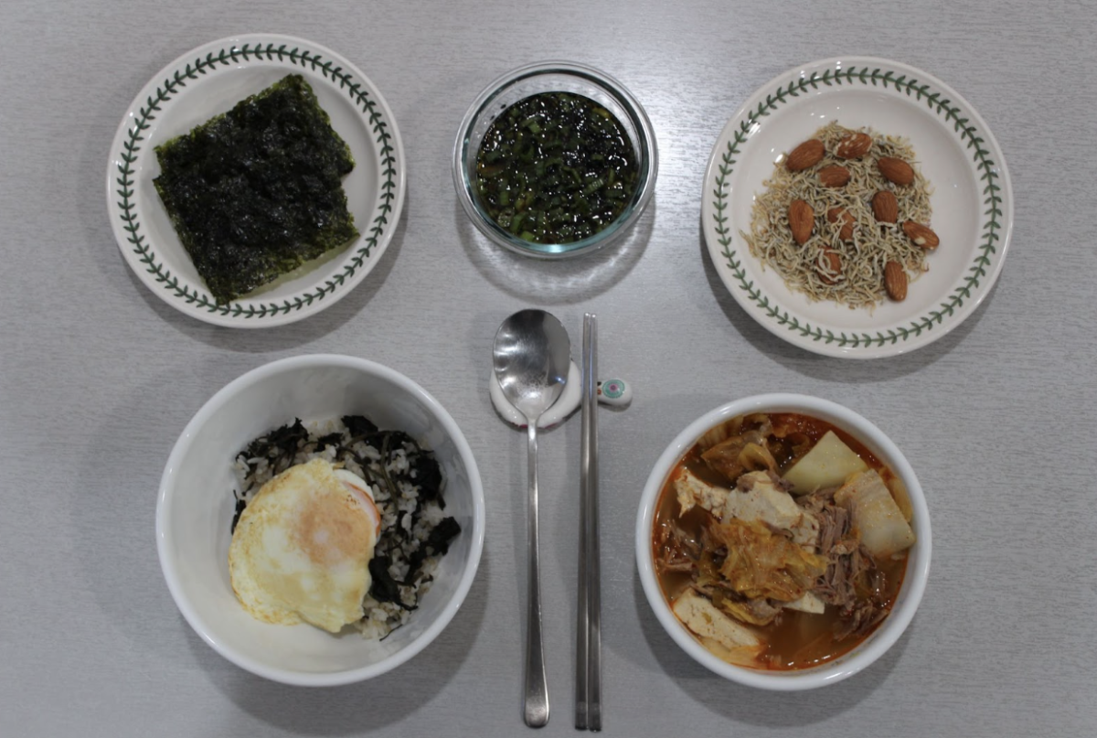 A traditional Korean breakfast with kimchi stew, seaweed, thistle rice, and stir-fried anchovies.