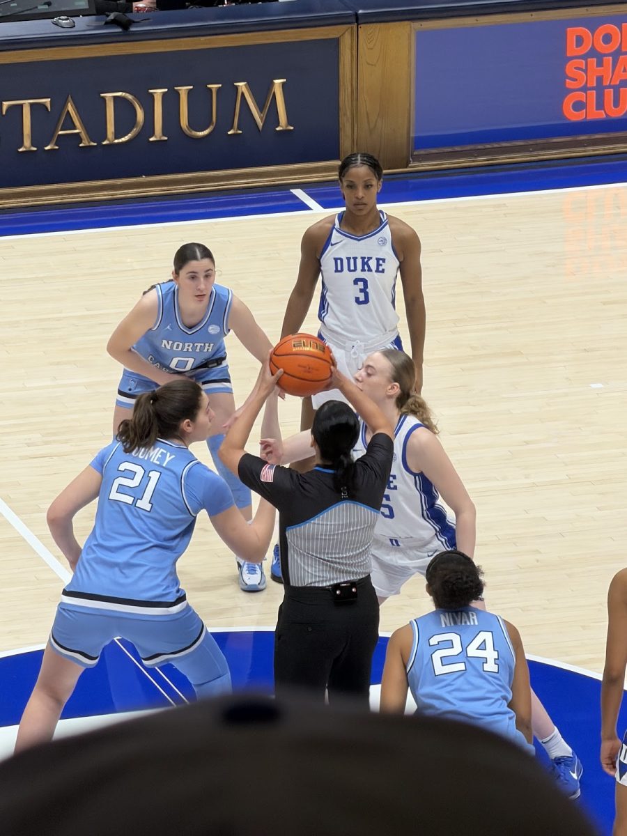 A photo of the Duke and UNC Chapel Hill women's basketball teams at the Cameron Indoor stadium.