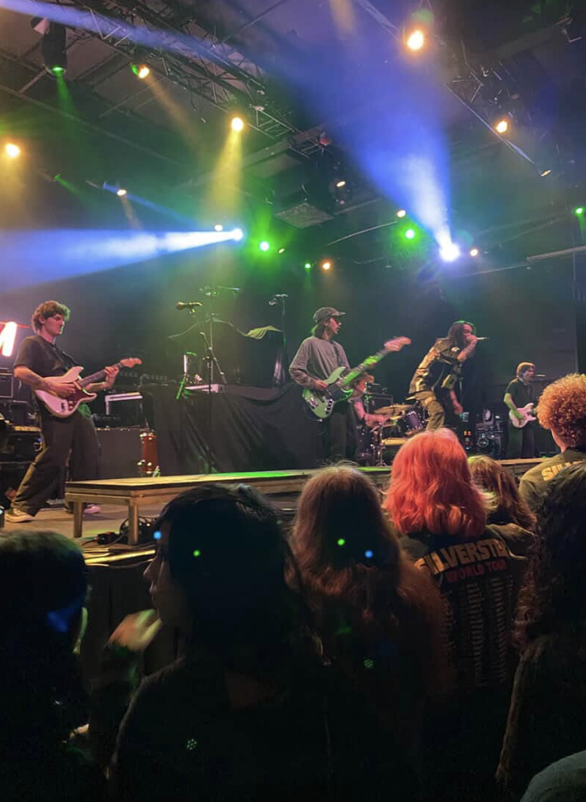 Photo from a Silverstein concert used with permission from Maya Bushel.