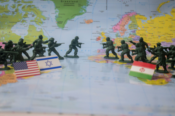 Toy soldiers depict the sides of the current conflict in Iran. Photo used with permission from Sifee Art via Unsplash.